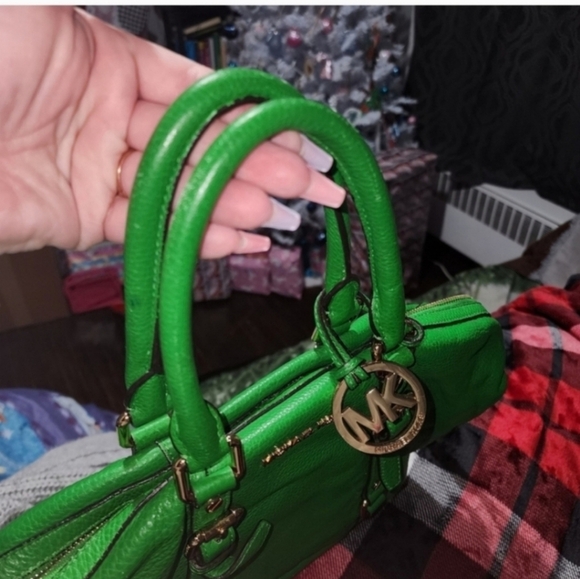 🍂🍁VERY RARE Michael kors Apple Green Bedford bag - Picture 2 of 7